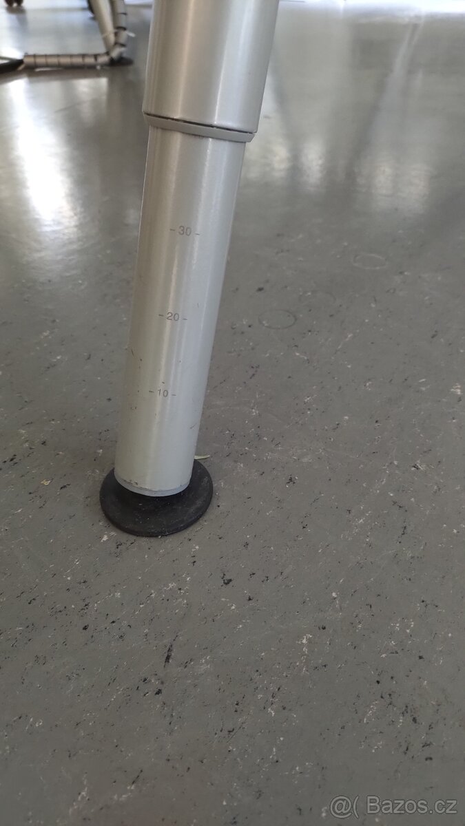 Kancelářský stůl Thyge IKEA - 3