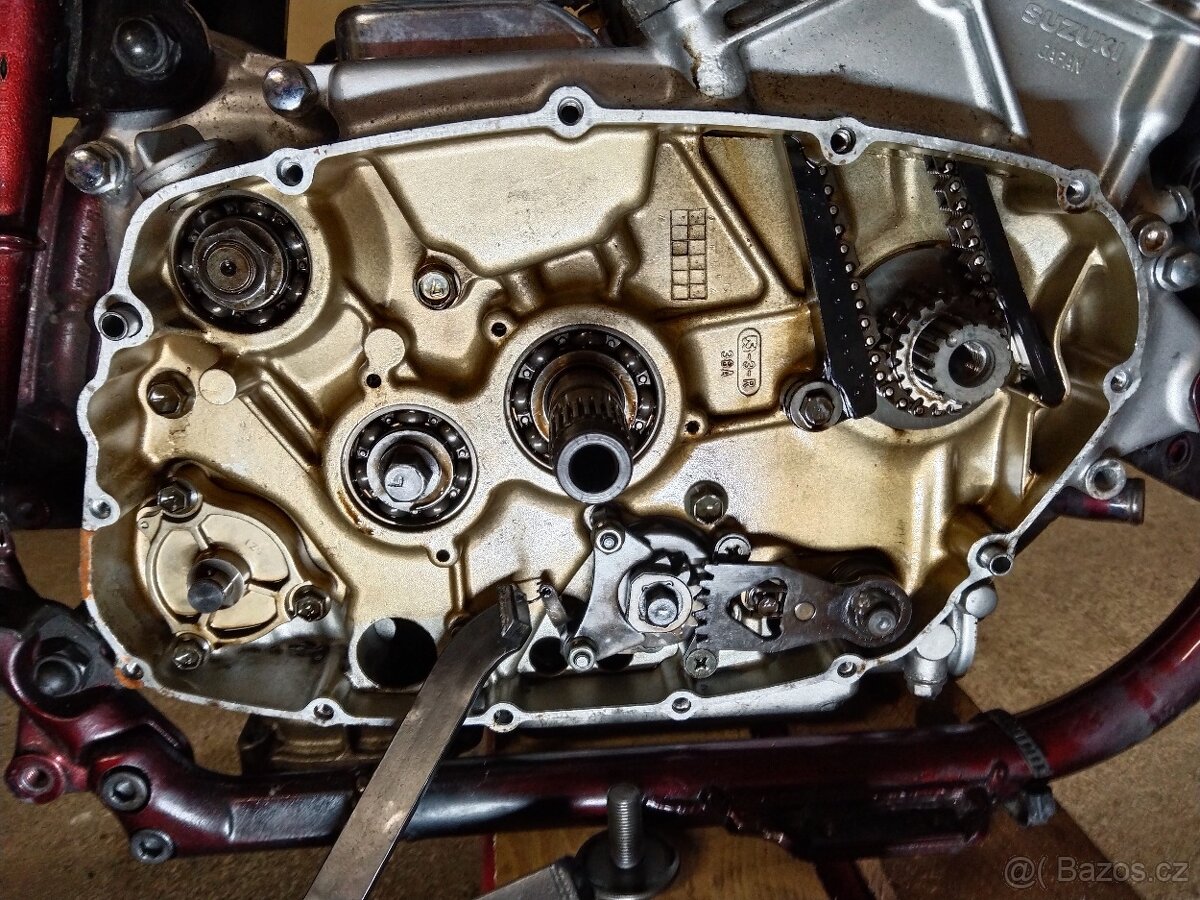 Rozebraný motor VS Suzuki 800 - 3
