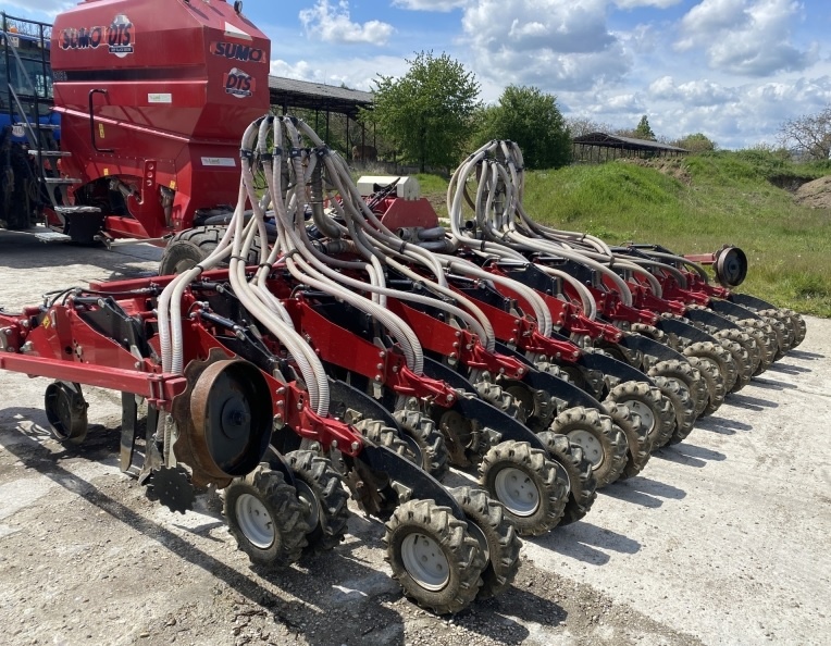 Secí stroj s technológiou Strip-till SUMO DTS 6 - 3