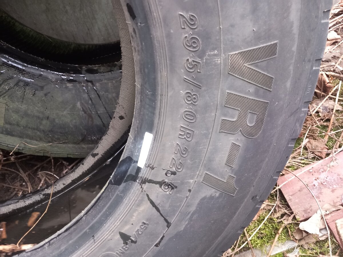 295/80 R22,5 - 3