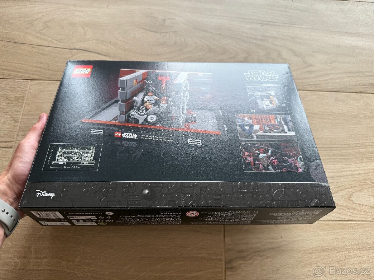 LEGO Star Wars 75339 Death Star Trash Compactor Diorama - 3