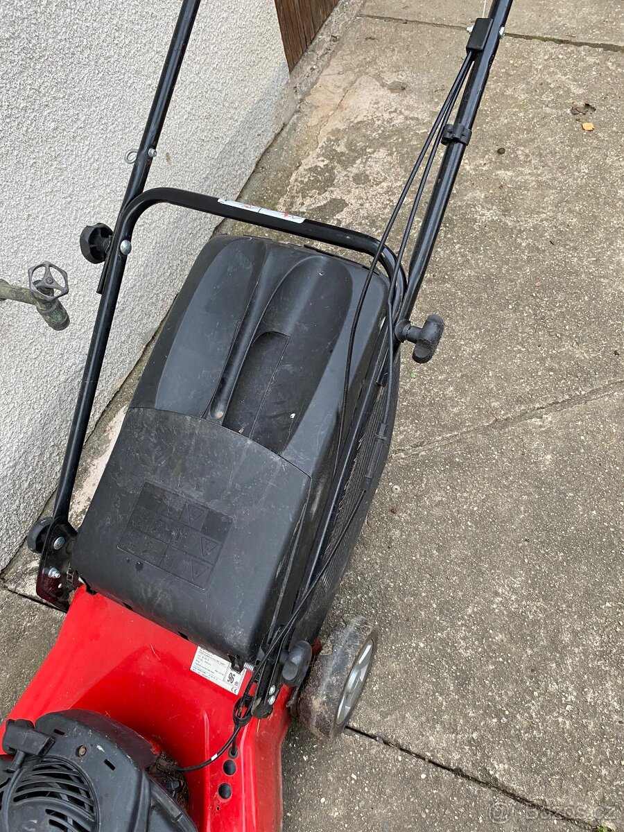 Zahradní sekačka s pojezdem - 3