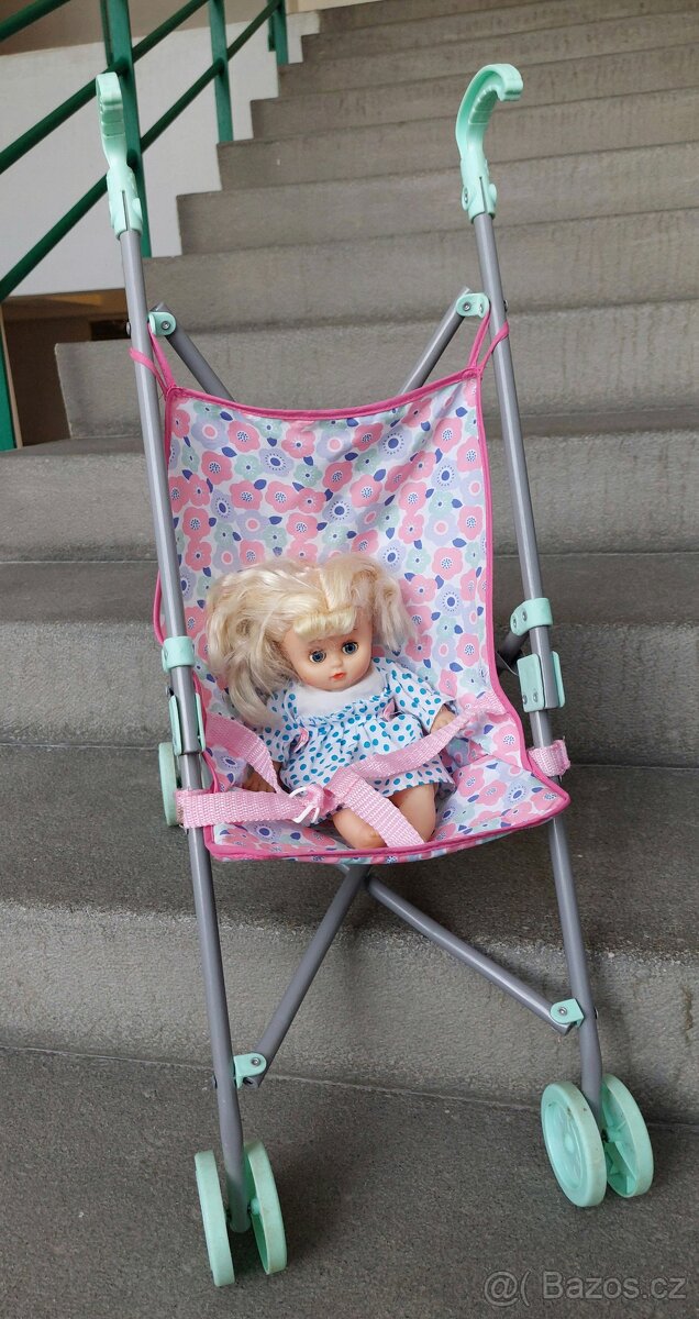 Kočárek s mrkací panenkou - 3