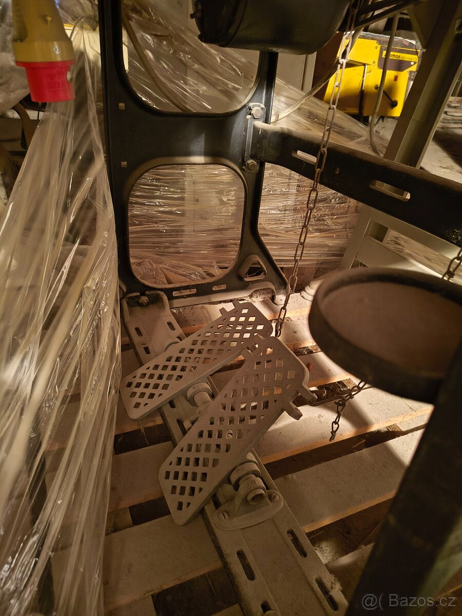 Šicí stroj Brother DL1-B812 s litinovým stolem a manuálem - 3