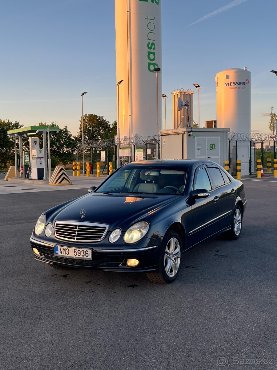 Mercedes E320 - 3