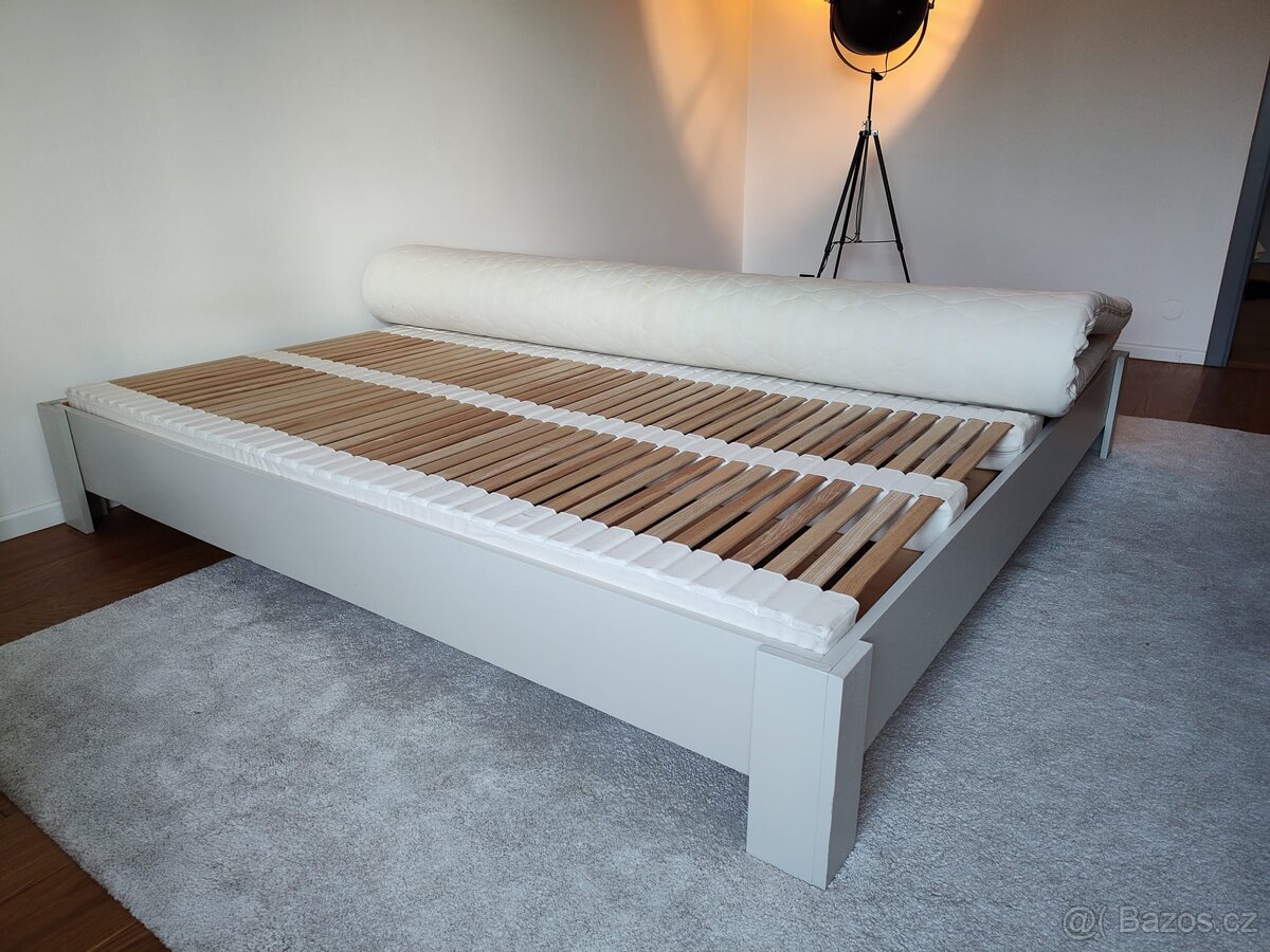 Masivní postel 200x200 - 3