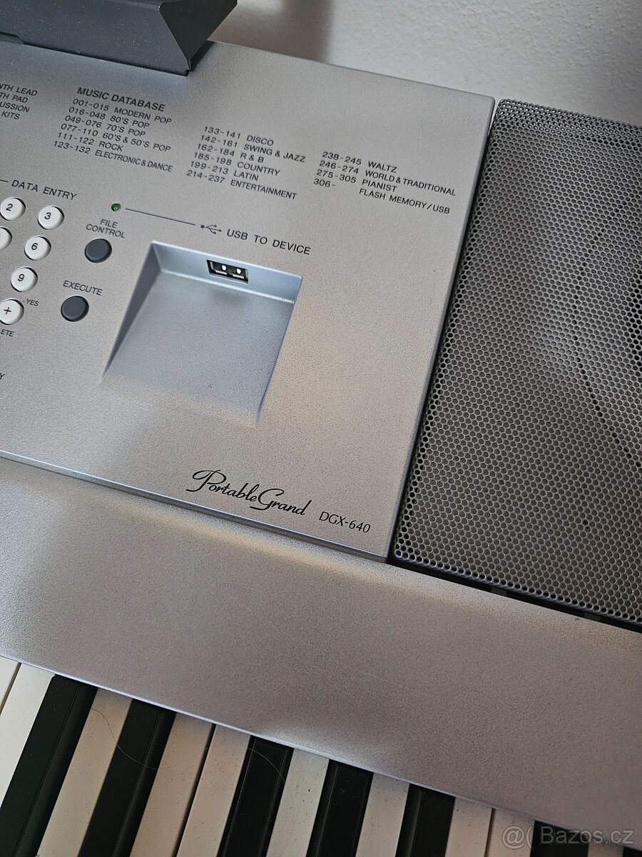 YAMAHA PORTALBLE GRAND DGX - 640 - 3