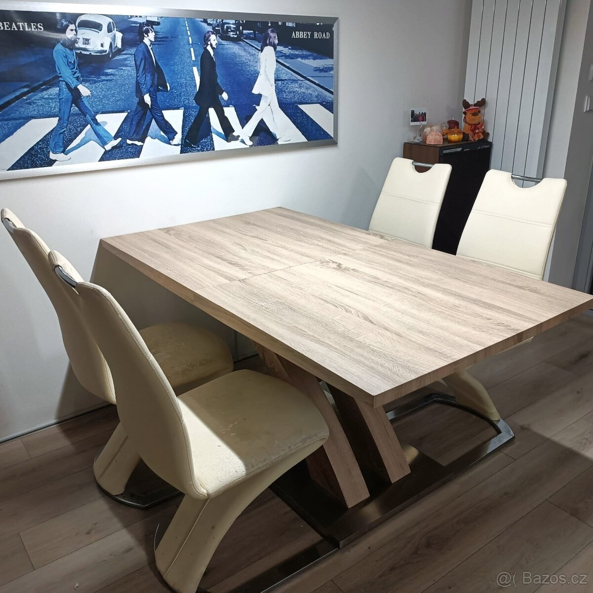 Jídelní stůl a (4ks židle). - 3
