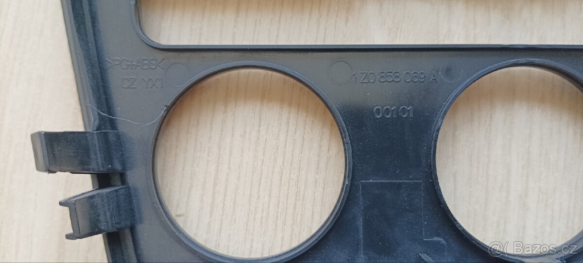 Rámecek autorádia Škoda - 3