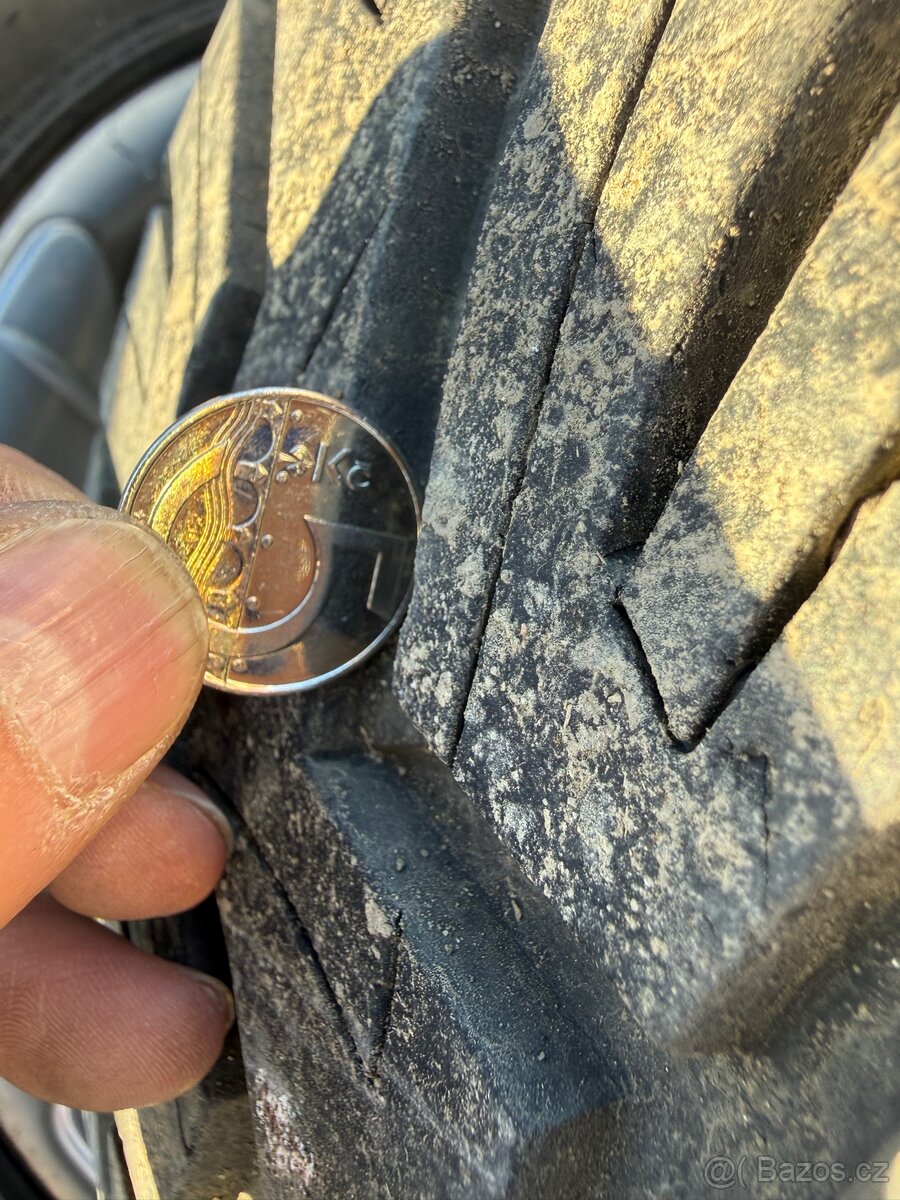 Pneu 285/60 R18 - 3