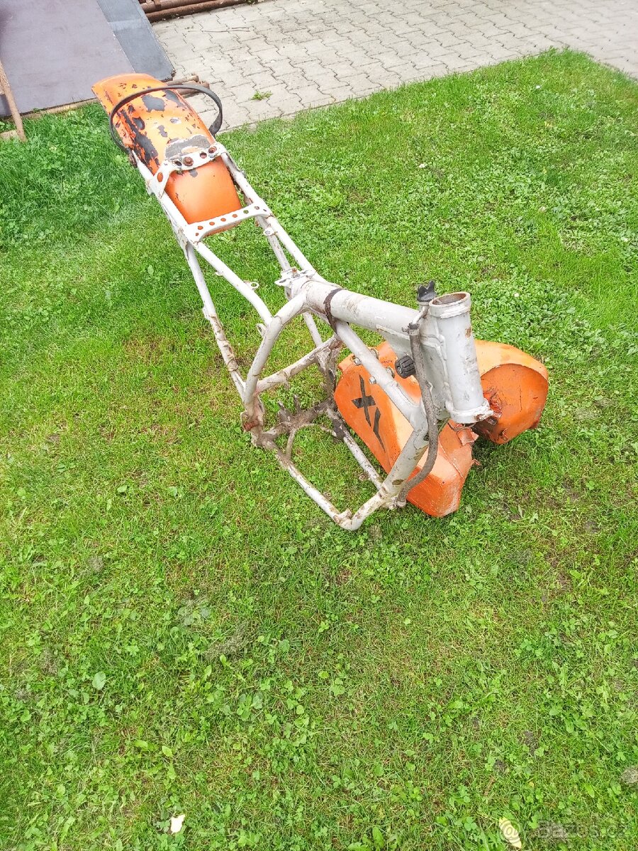 Honda XL600 - rám - 3