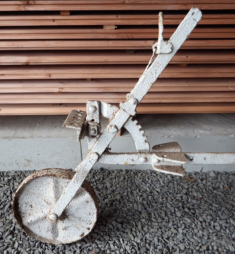 Pluh, vláčení,orba, pole,zahrada, zemědělská technika - 3