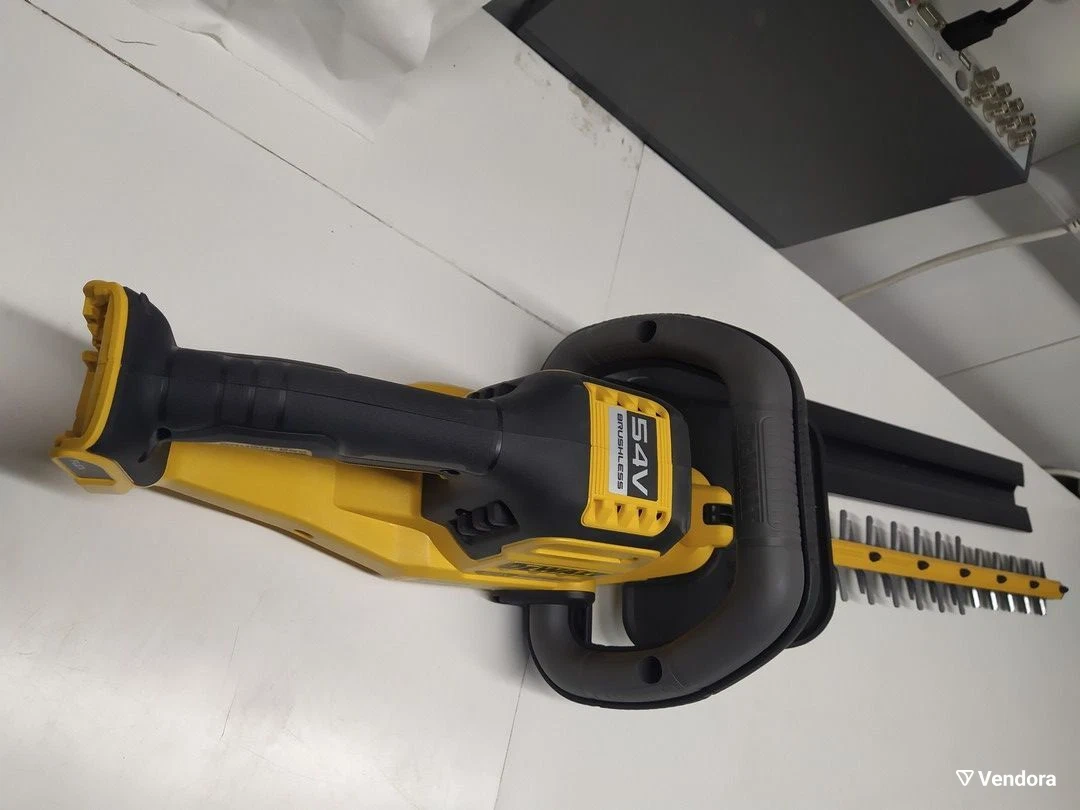 Nové AKU nůžky na živý plot DeWALT DCMHT573N - 3