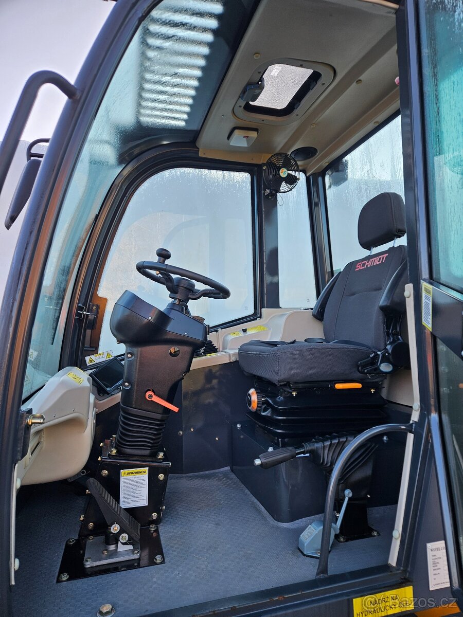 kloubový nakladač 3745 - 3