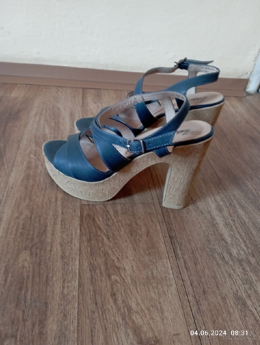 Prodáme dámské hodinky Guess.Dámskou letní obuv. - 3