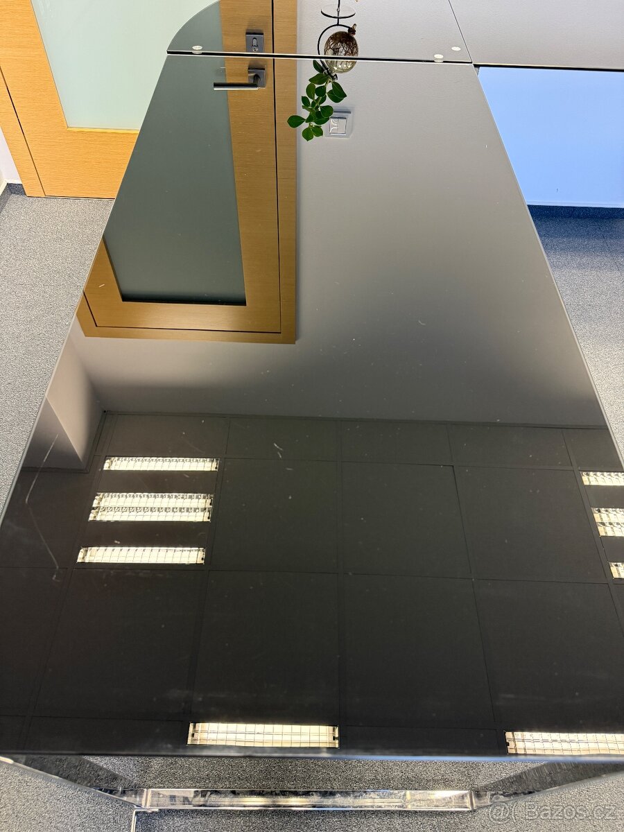 Skleněný rohový stůl - 3