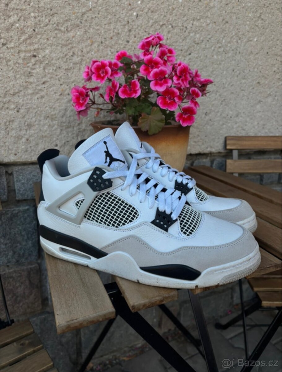 Jordan 4 Military Black - 3