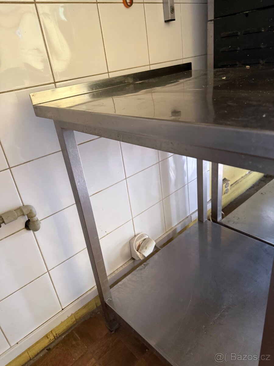 Nerezový stůl s poličkou - 3