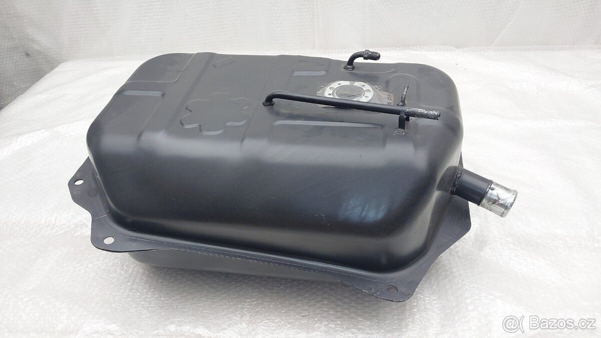 Suzuki Samurai – Nádrž paliva - 3