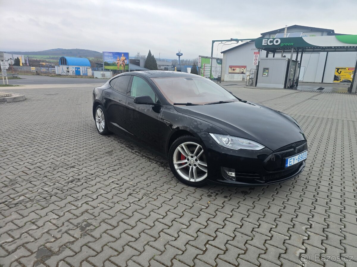 Tesla Model S P85 Free Supercharger - 3