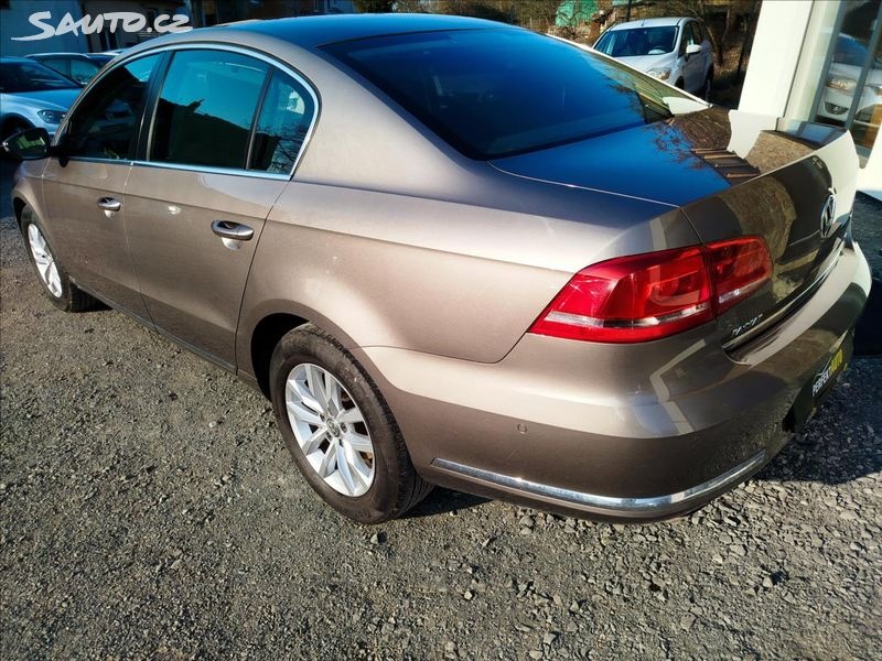 VW Passat LIMUZÍNA 1.4 TSi 90kW r.v. 12/2010, naj. 192.235km - 3