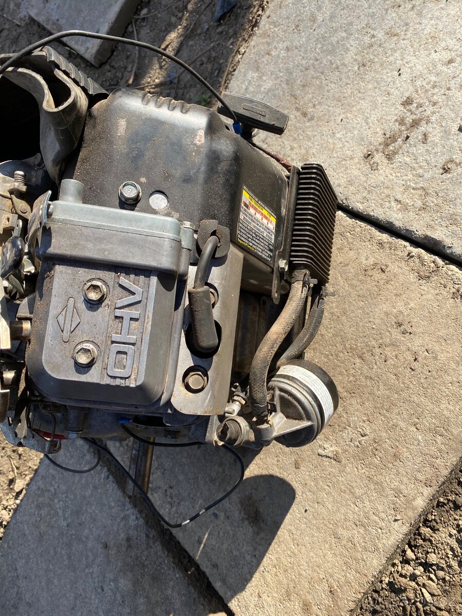 Prodám motor Vanguard 23hp - 3