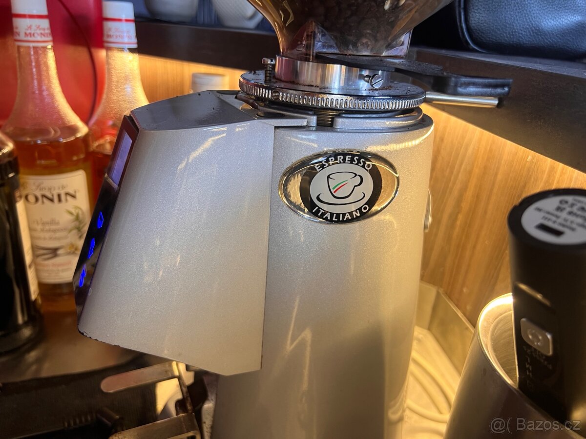 Kávovar profi dvoupákový SAN Marco - 3