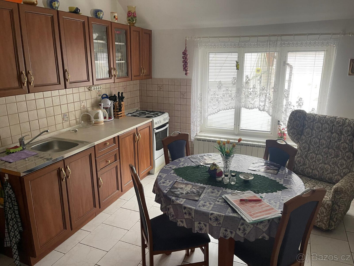 Kuchyňský stůl s židlemi - 3