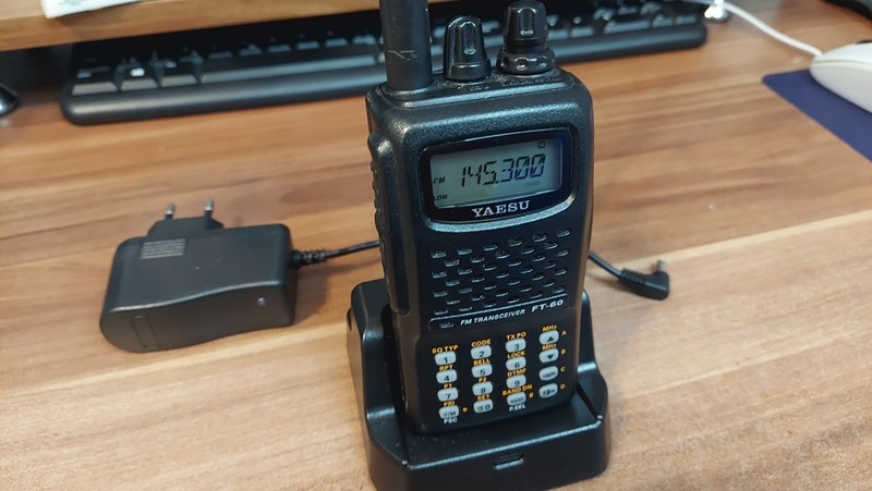 Yaesu FT-60 - 3