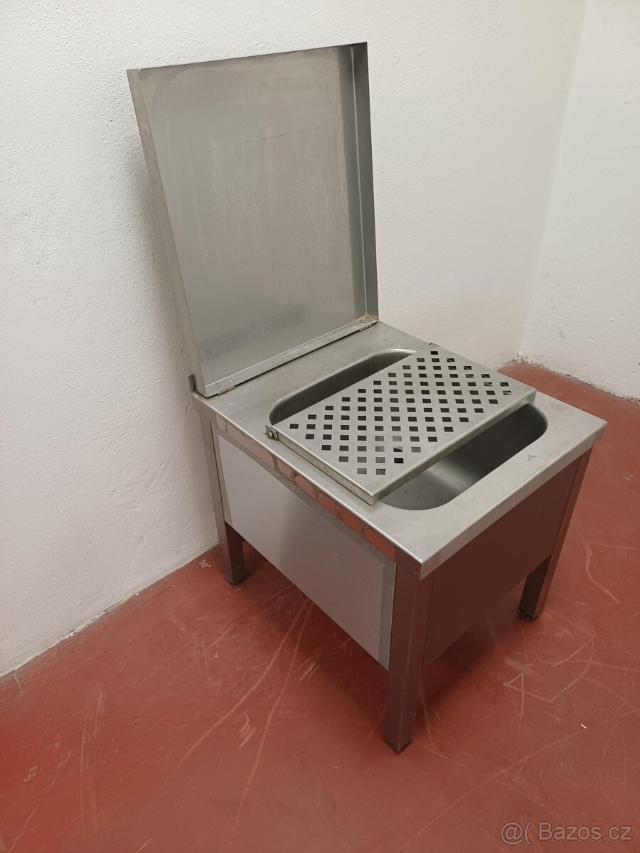 Výlevka chromová - 3