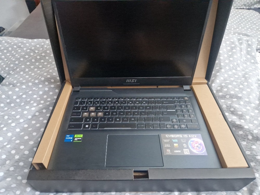 MSI Cyborg 15 A12VE-081CZ - herní notebook - 3