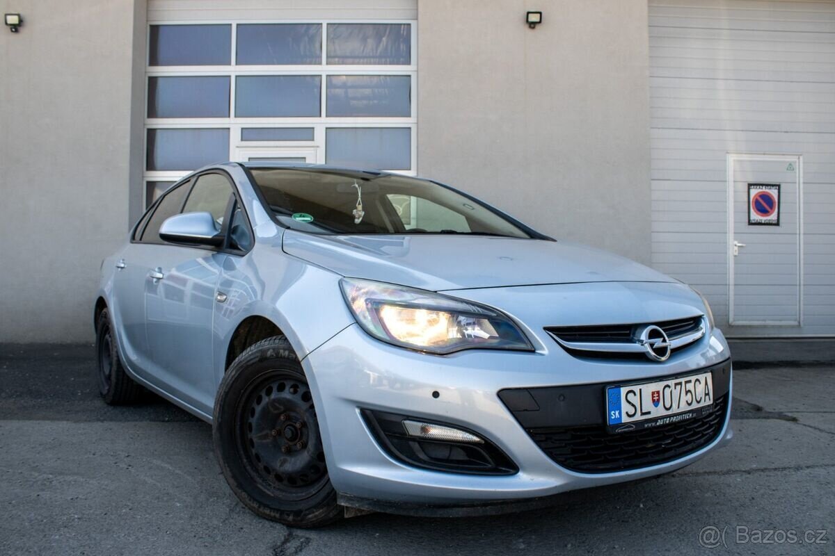 Opel Astra Notchback 1.6 CDTI / 100kW / M6 / 2014 - 3