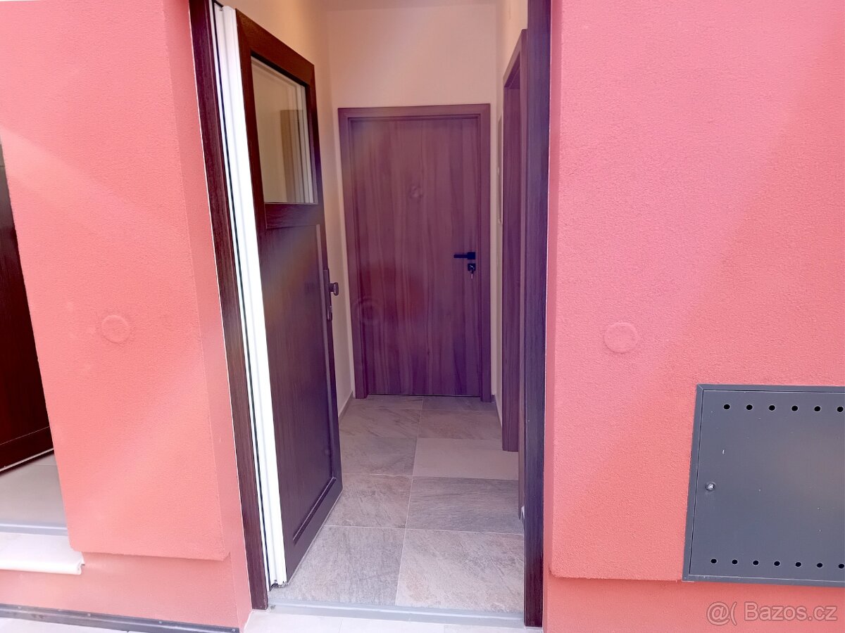 Majitel nabízí k dlouhodobému pronájmu dva nové byty 3+kk v - 3