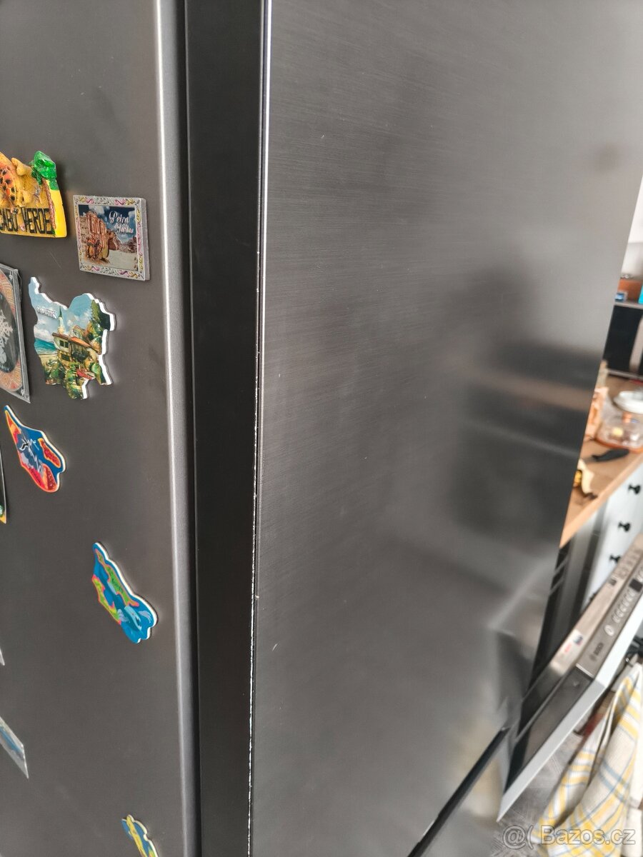 Chladnička s mrazničkou Samsung Bespoke RB38A7B6AB1 černá - 3