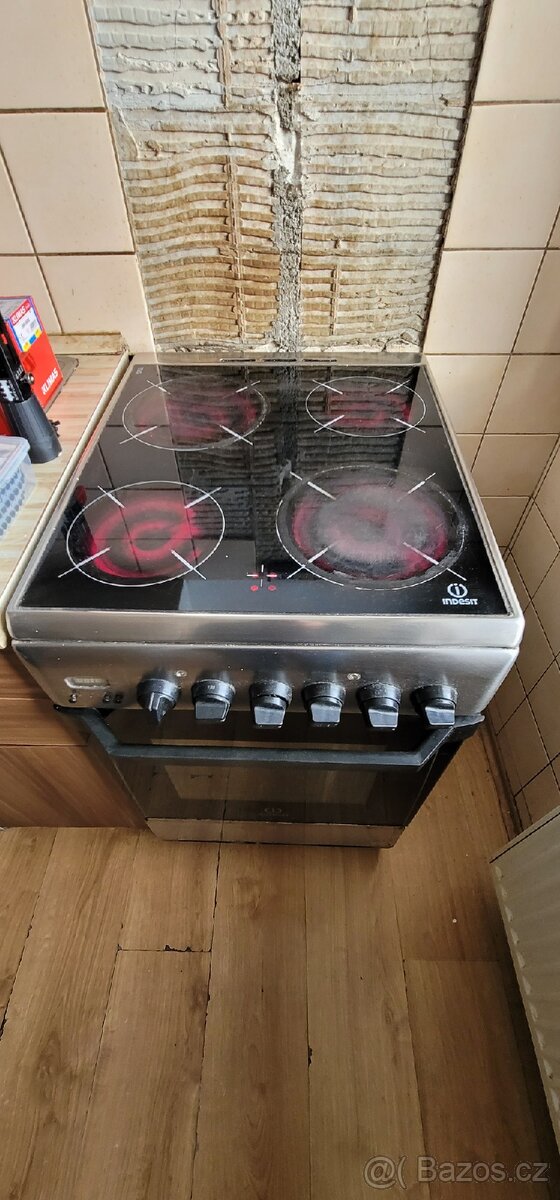 Elektrický sporák + trouba Indesit - 3