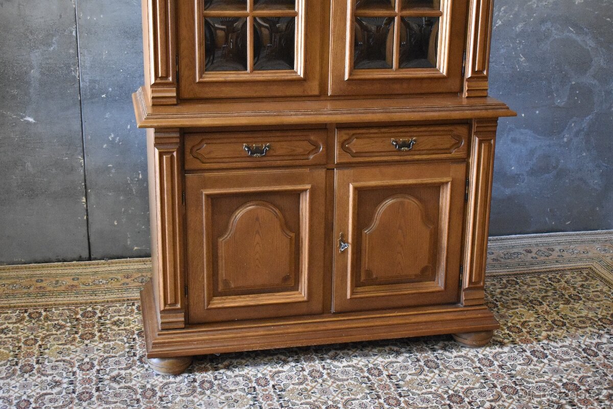 Dvoudveřová vitrína - 3