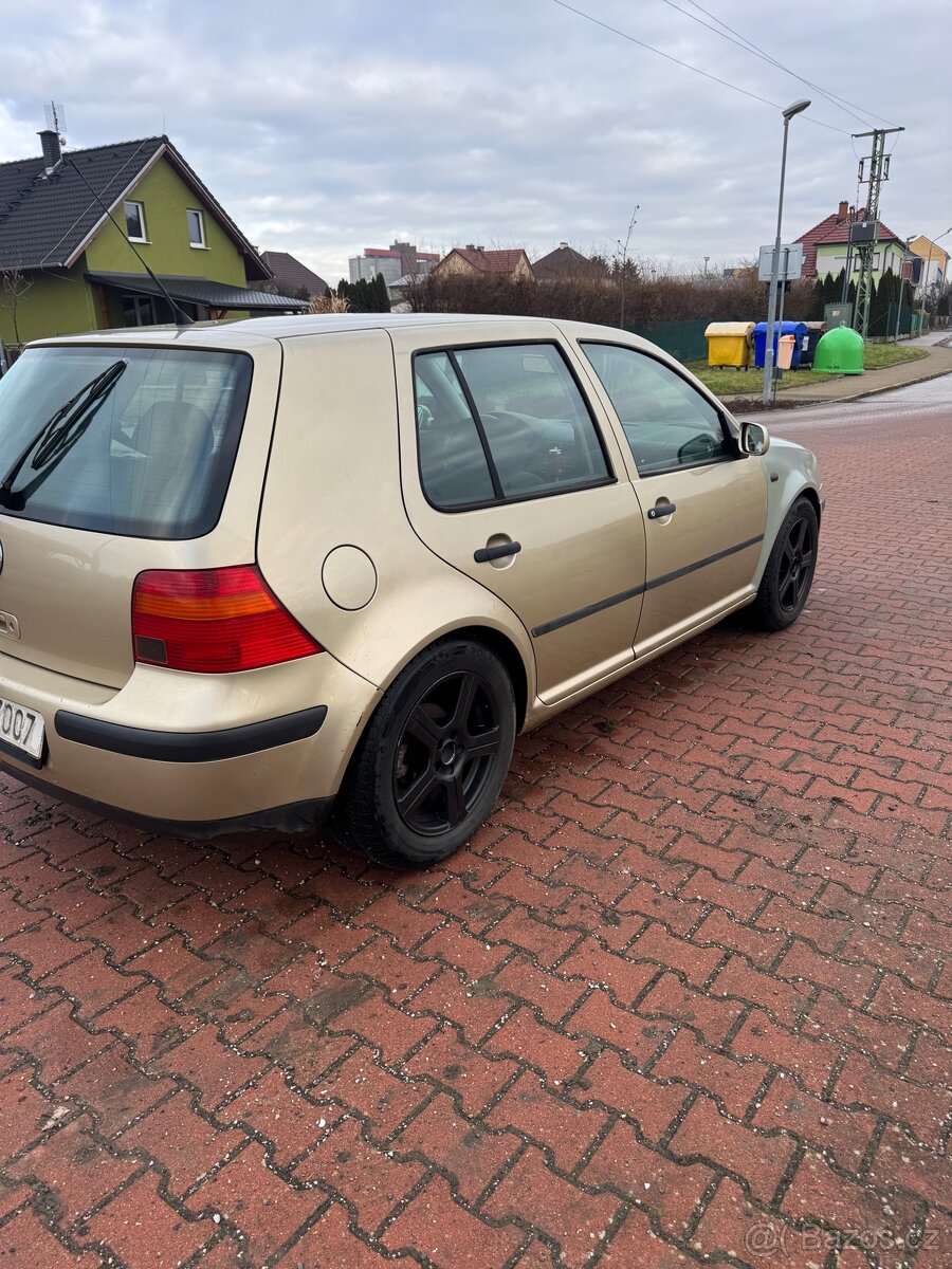 Volkswagen golf - 3