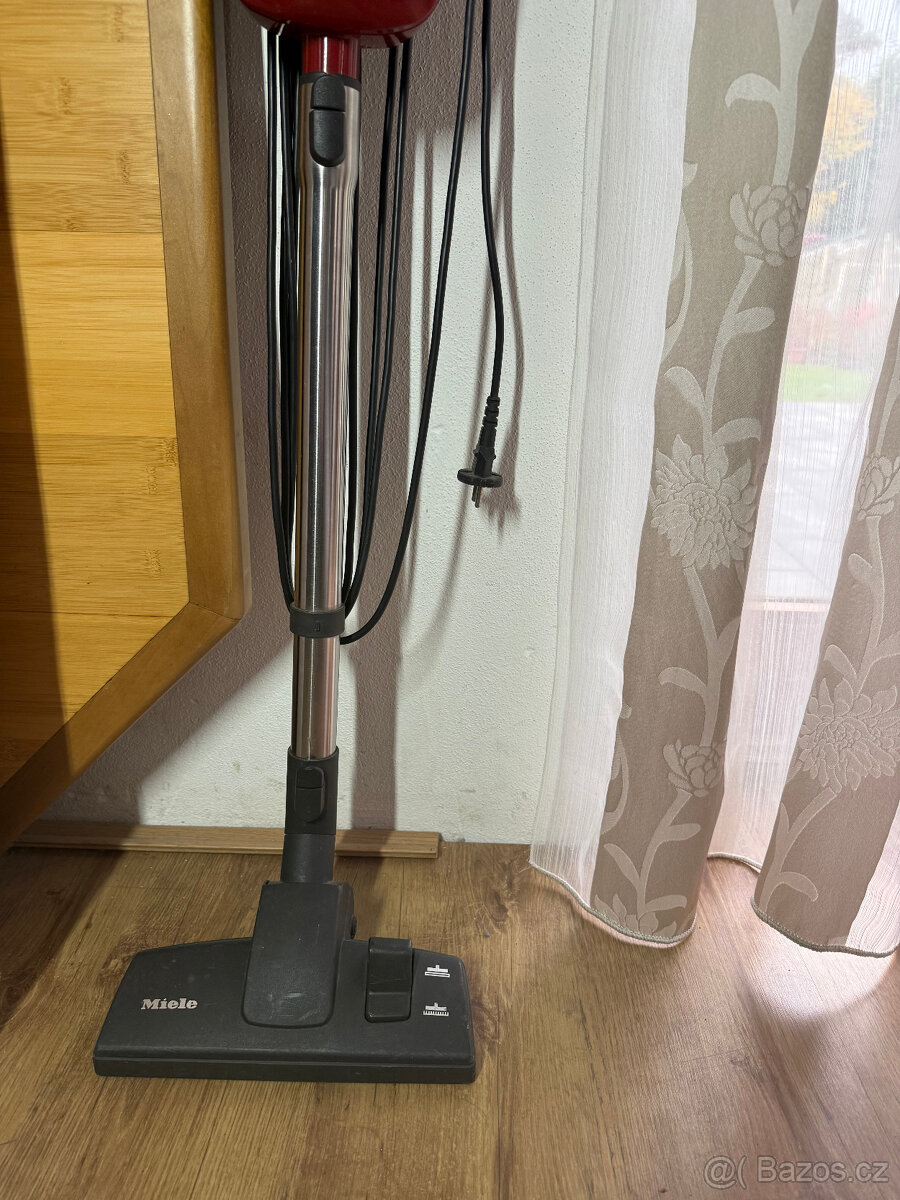 Tyčový vysavač Miele S 163 - 3