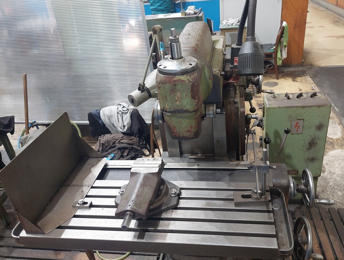 Nástrojařská frézka FN 20 - 3