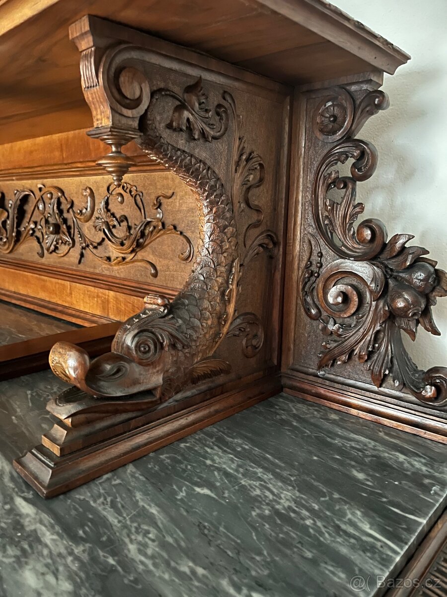 Historický kredenc - 3