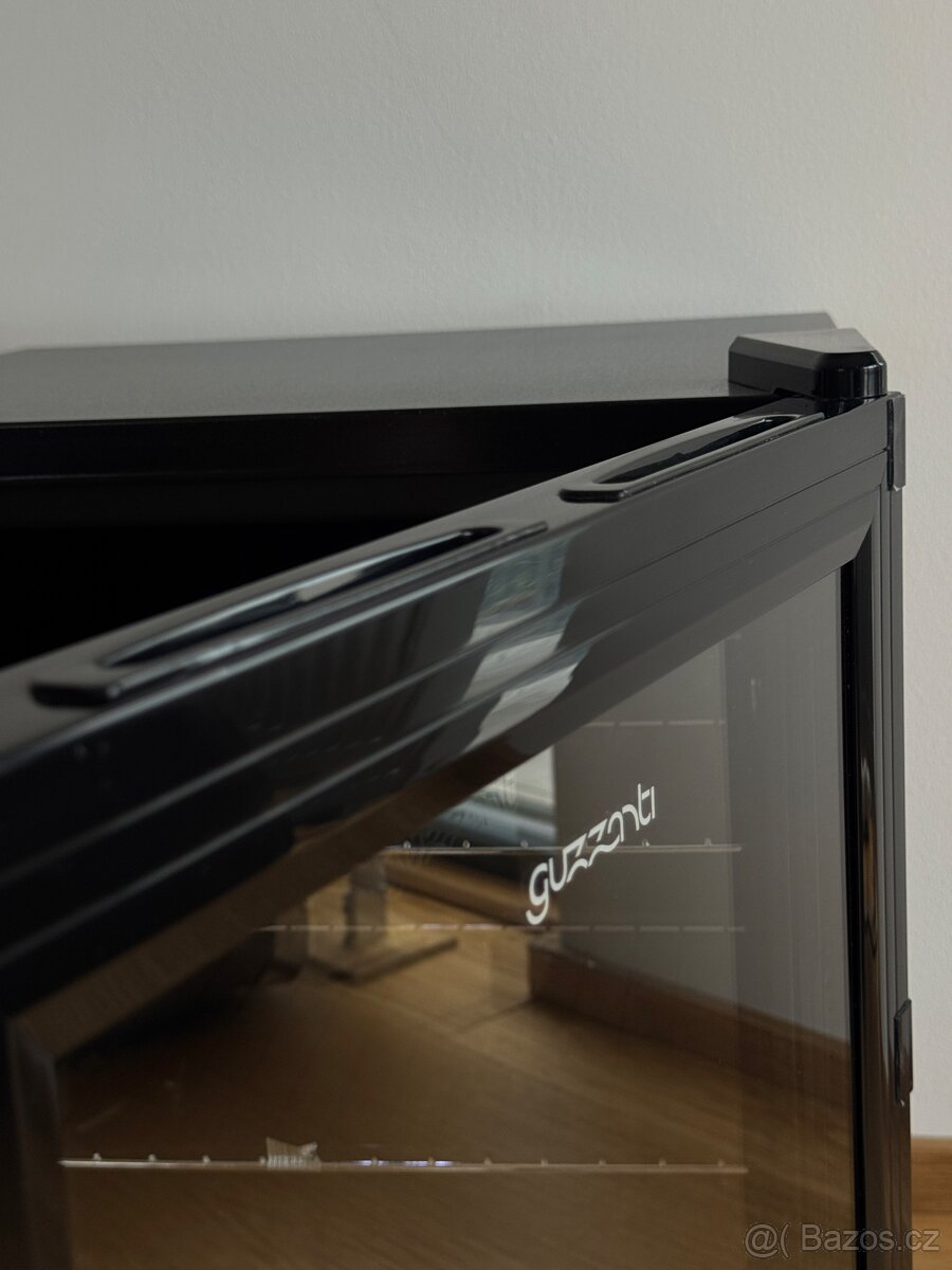 Guzzanti mini lednice s prosklenými dvermi - jako nova - 3