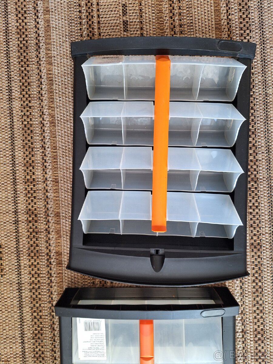 Box s vyklápěcími přihrádkami Black Decker - 3