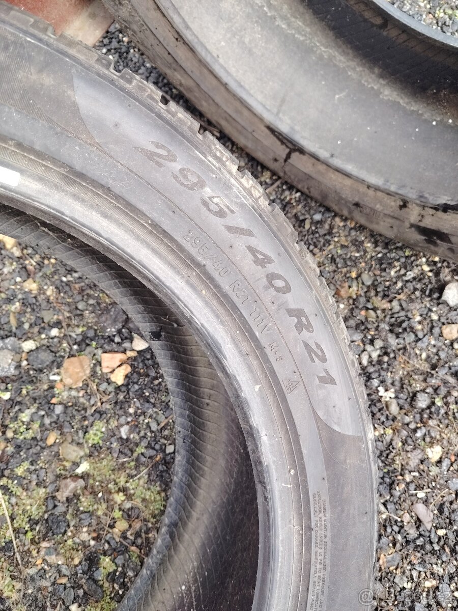 2 zimních pneu Pirelli 295/40 R21 - 3