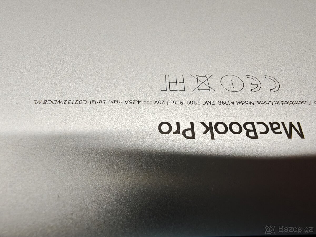 MacBook Pro 15" Mid 2015 i7 / 16GB / 256GB - 3