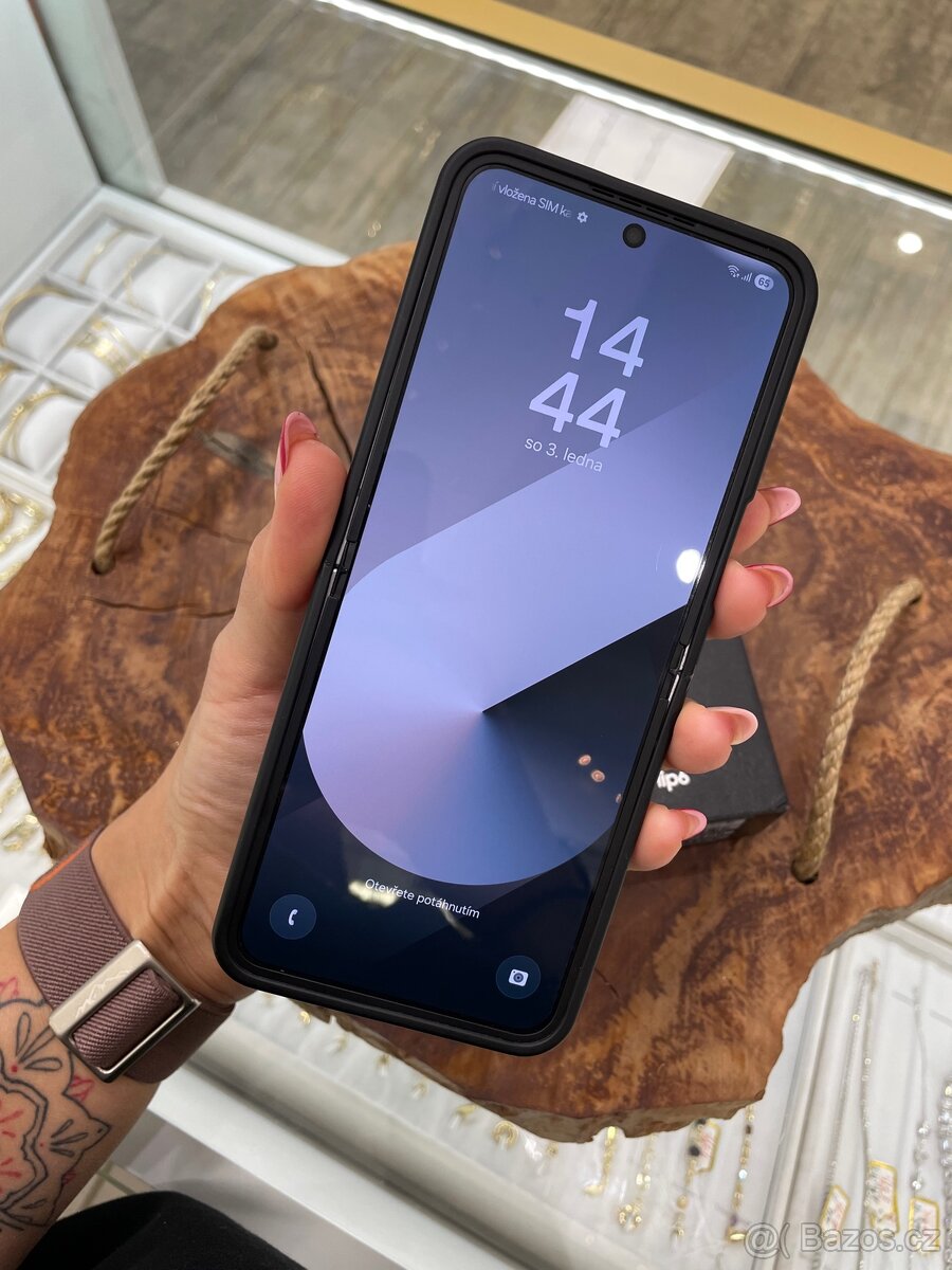 Samsung Galaxy Z Flip 6 - 3