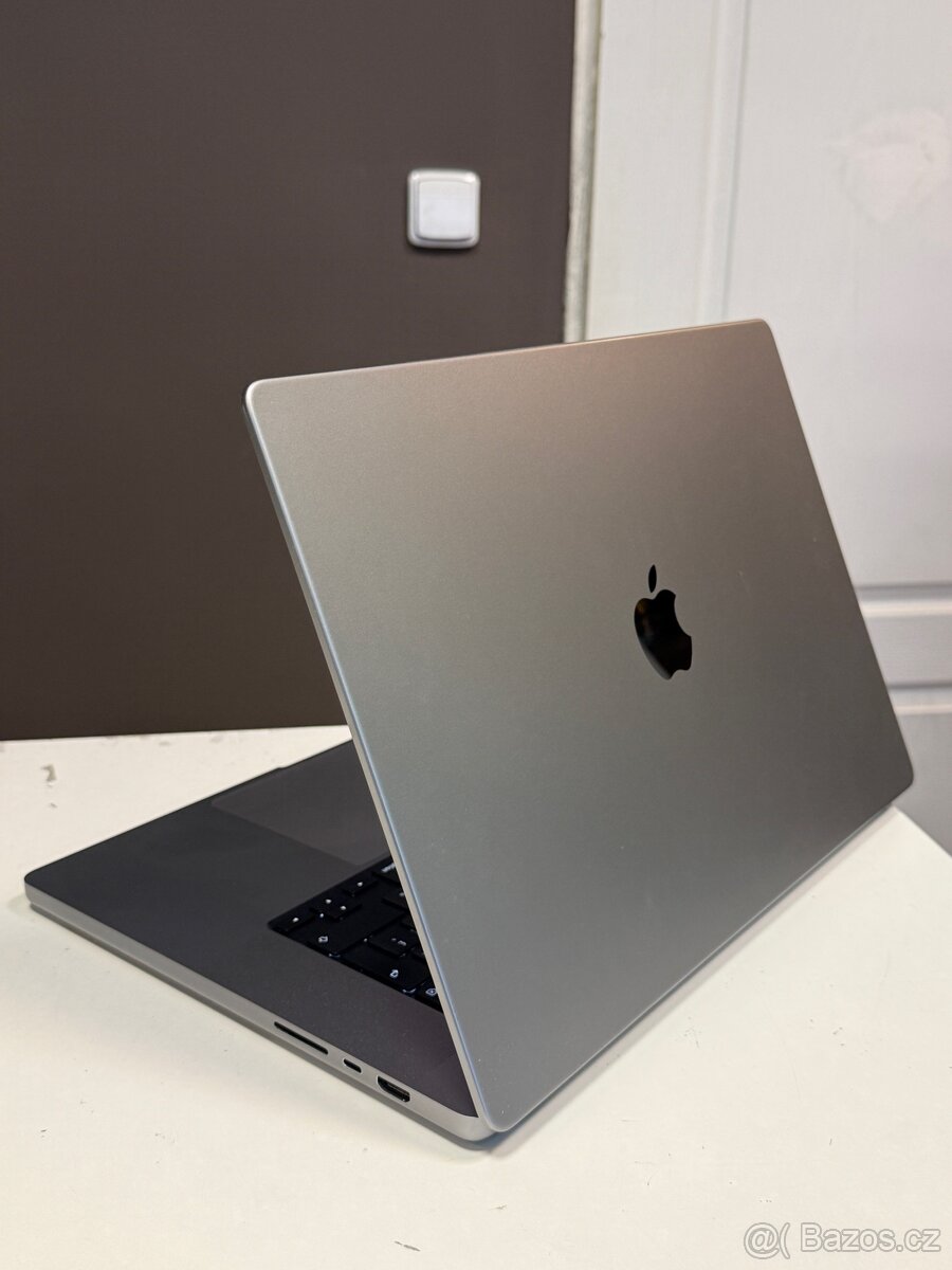 MacBook PRO 32/512 - 3