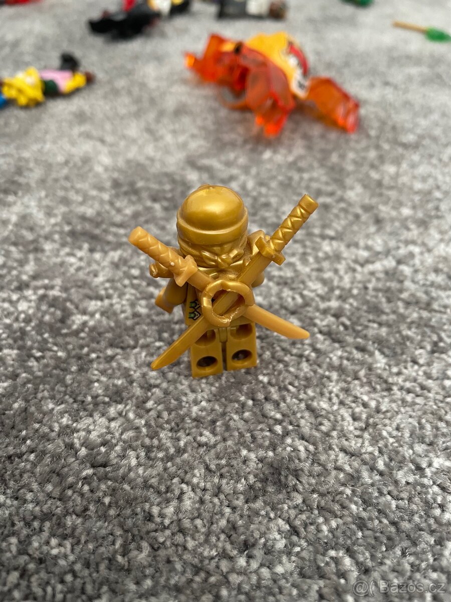 Lego ninjago zlatý Lloyd - 3
