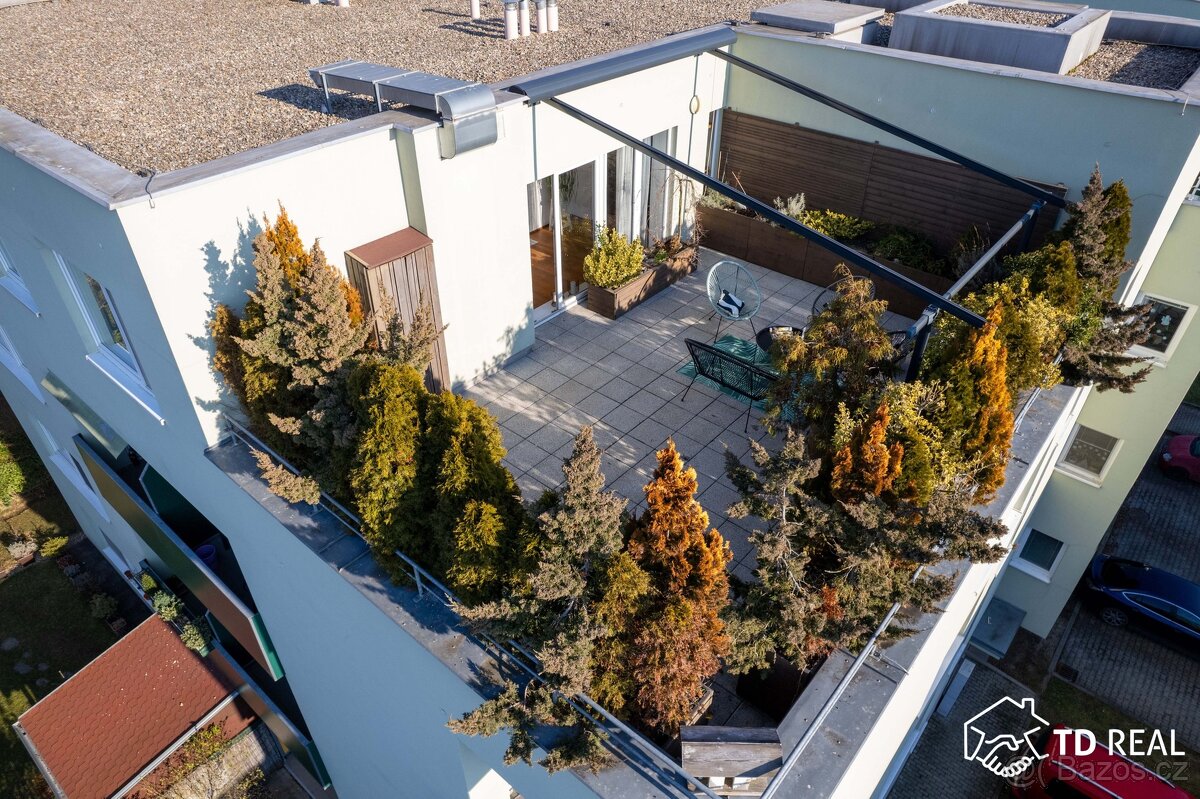 Atraktivní byt  3+kk 139 m2 v nejvyšším patře včetně terasy  - 3