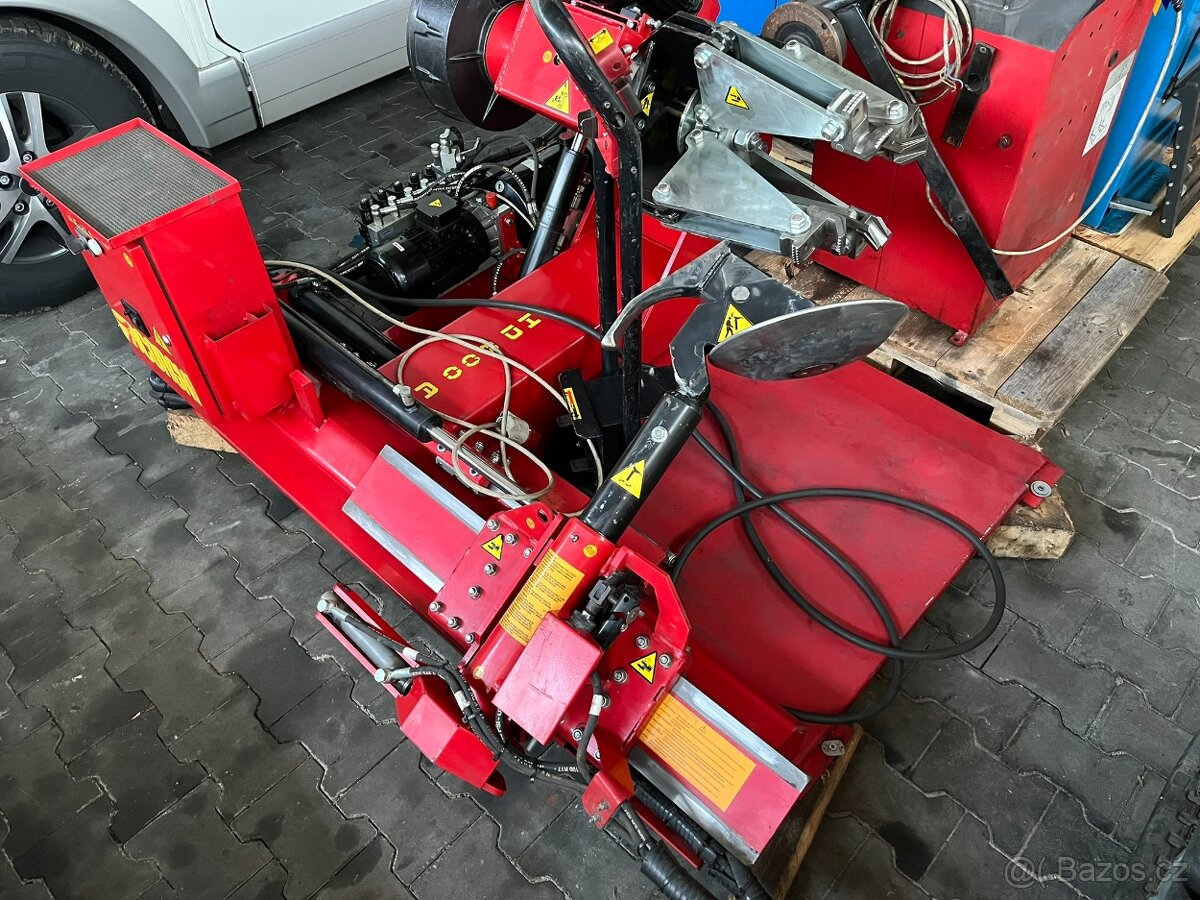 Nákladní zouvačka Corghi HD 800A - 3