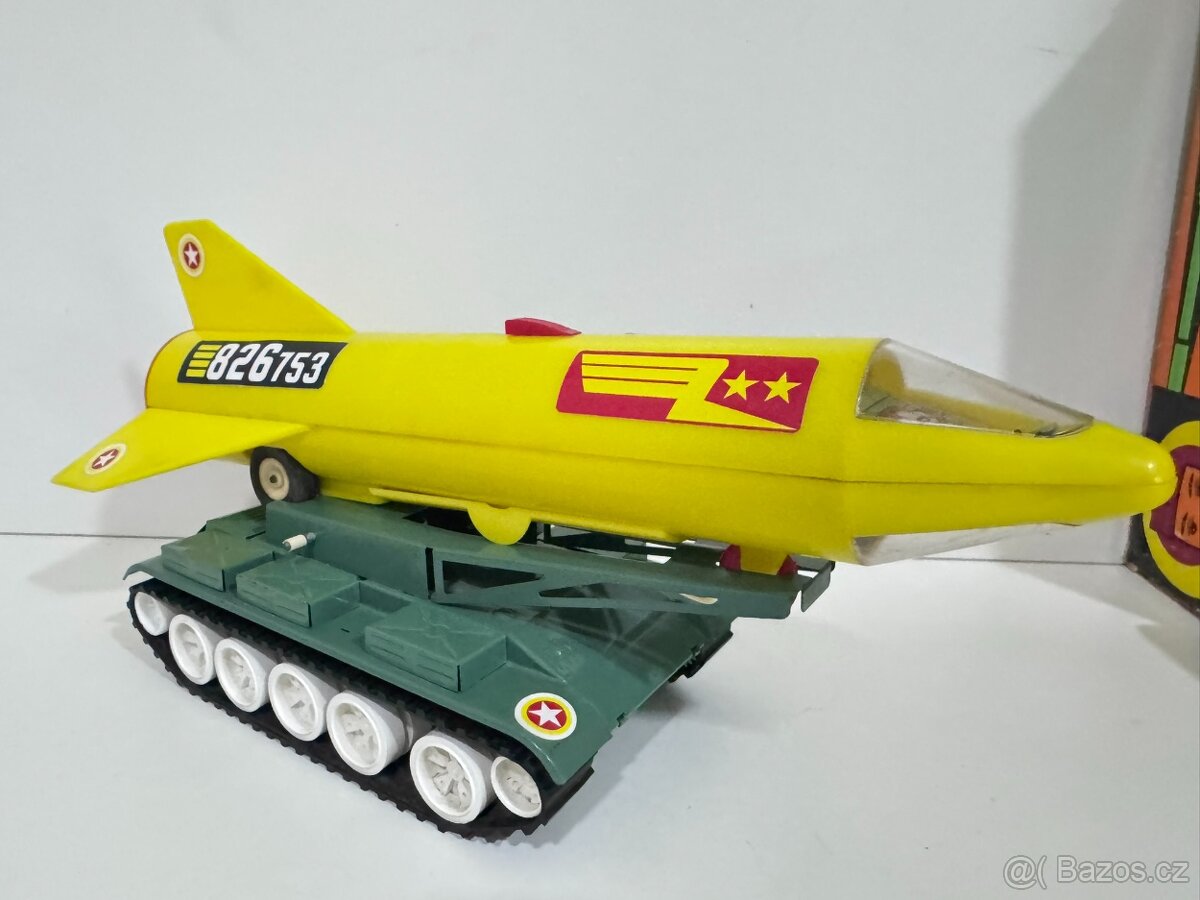 ITES - stará hračka - RAKETONOSIČ S RAKETOU - 3